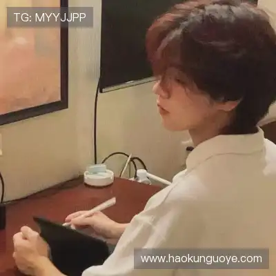 劳麟非
